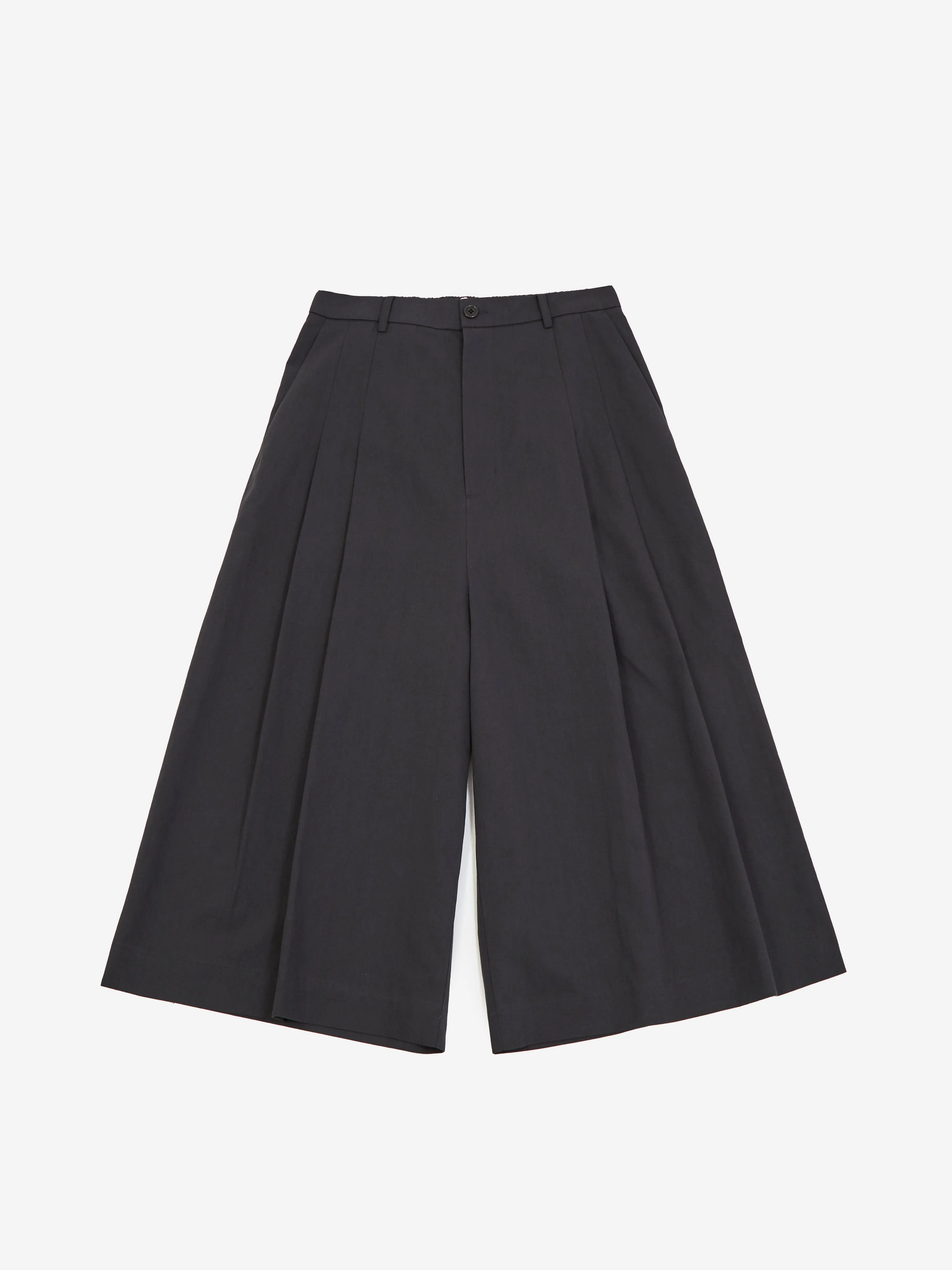 AMOMENTO Wide Bermuda Pants - Charcoal