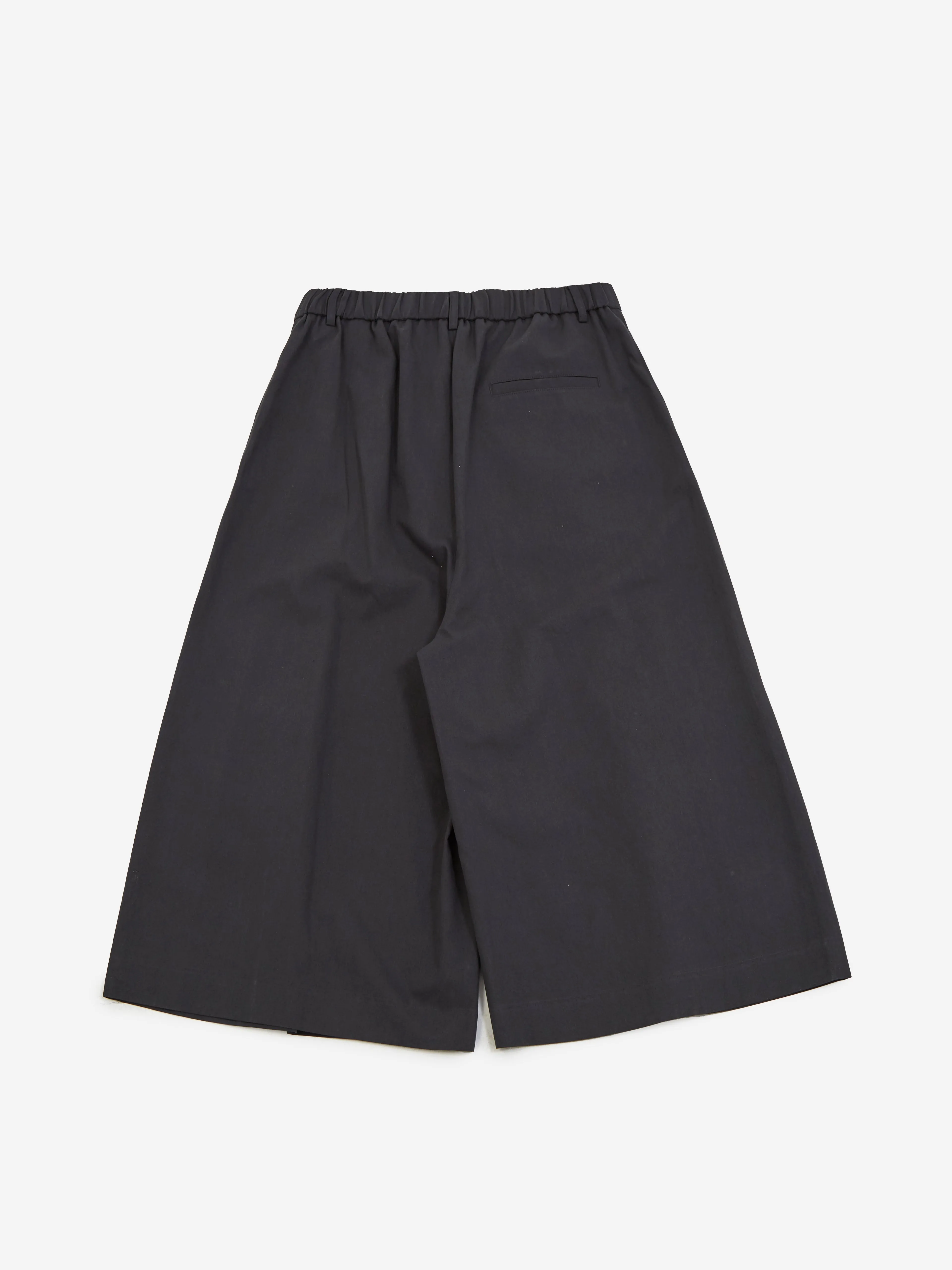 AMOMENTO Wide Bermuda Pants - Charcoal