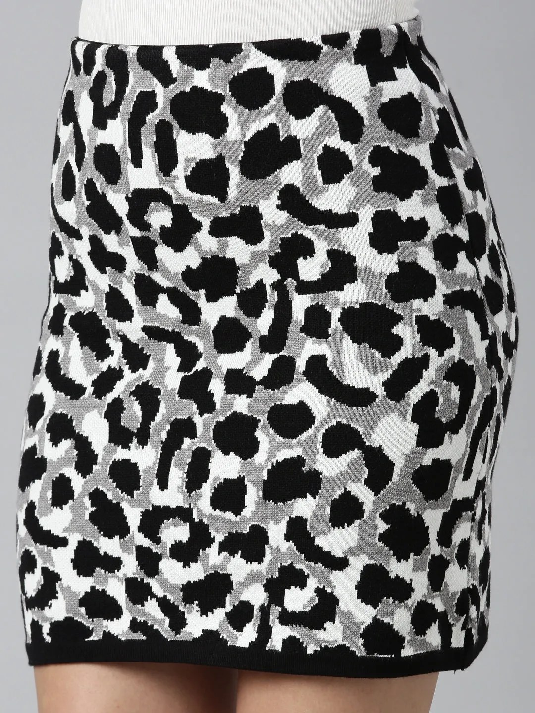Women Black Abstract Printed Pencil Midi Skirts
