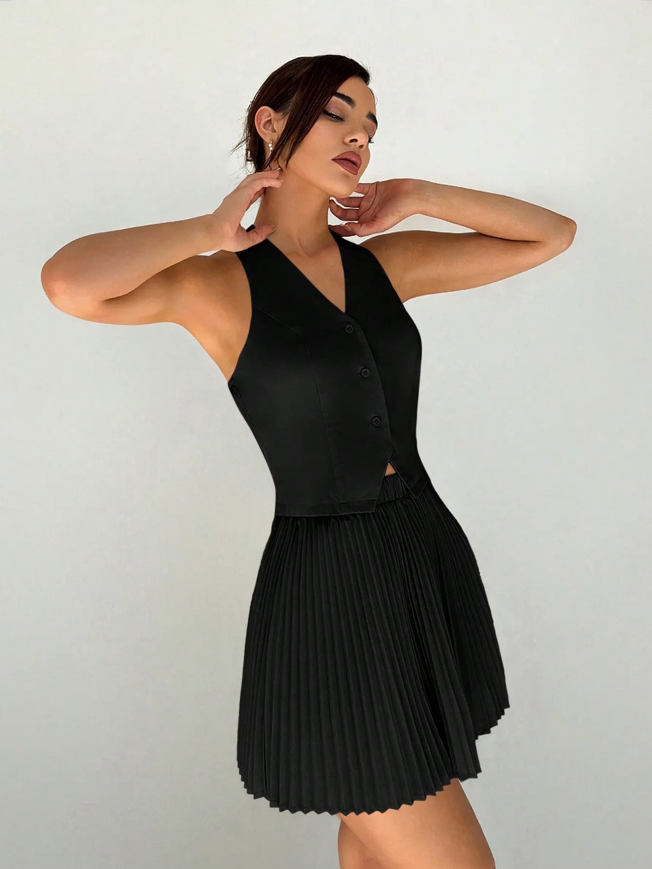 Women's Spring/Summer V-Neck Sleeveless Vest And Pleated Skirt Commuter Two-Piece Set