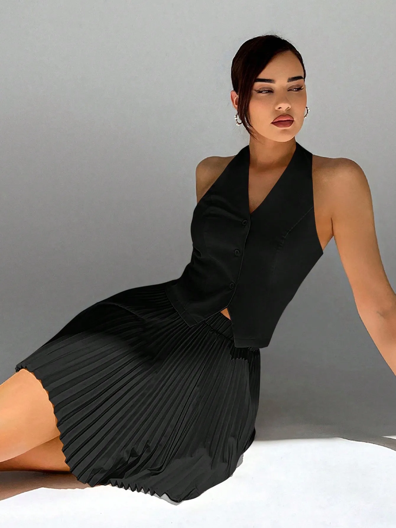 Women's Spring/Summer V-Neck Sleeveless Vest And Pleated Skirt Commuter Two-Piece Set