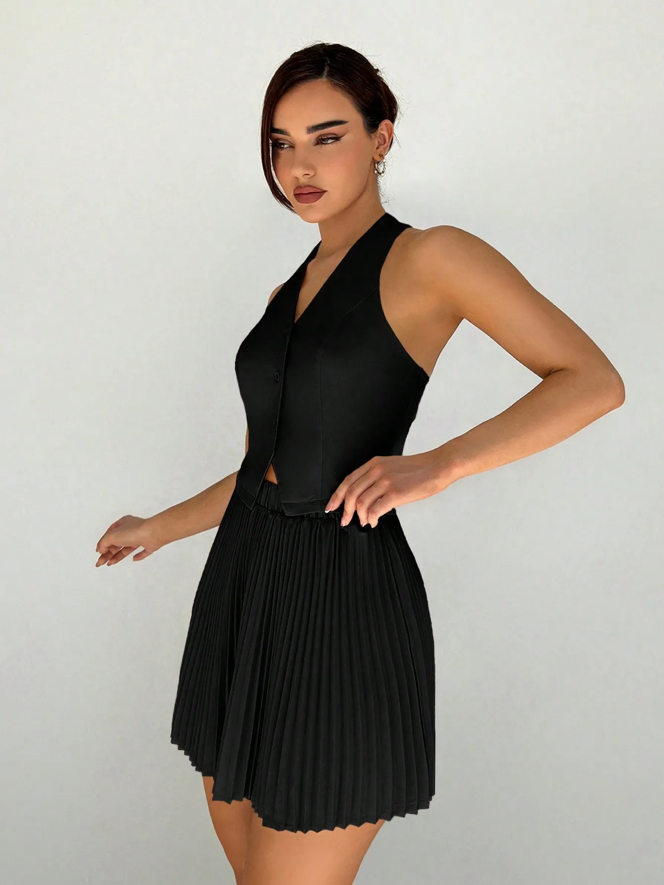 Women's Spring/Summer V-Neck Sleeveless Vest And Pleated Skirt Commuter Two-Piece Set